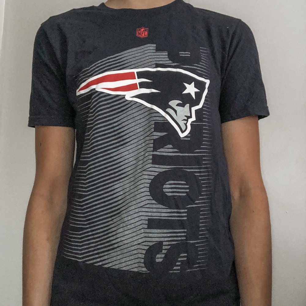 PATRIOTS NFL LOGO SHIRT NWOT